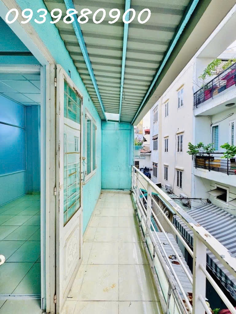Ngay ngã tư Huỳnh Văn Bánh, nhà 3 tầng - 52m2 - 6,4Tỷ TL. - Ảnh 2