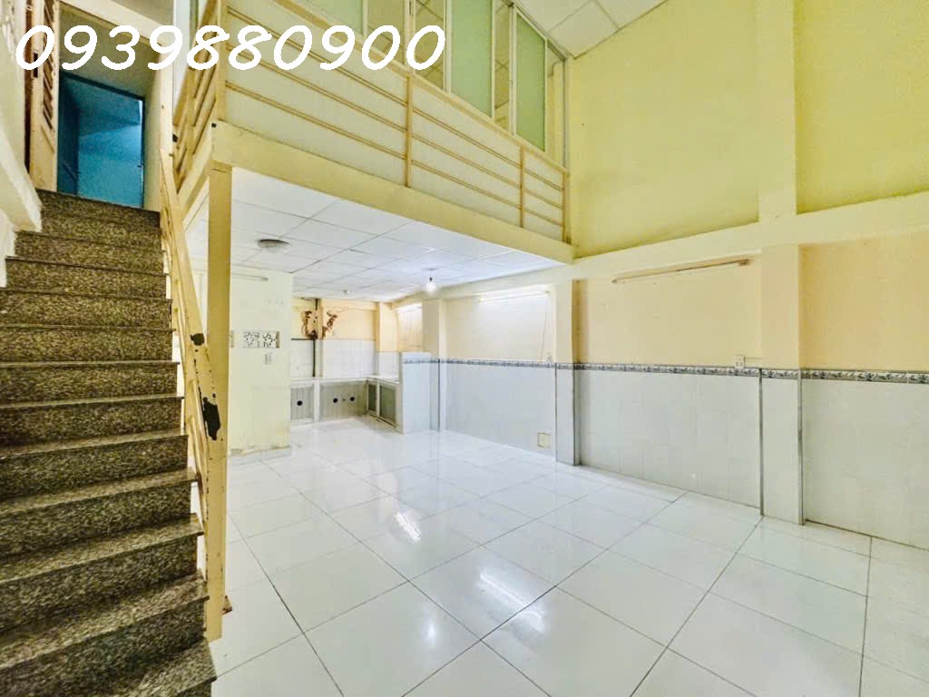 Ngay ngã tư Huỳnh Văn Bánh, nhà 3 tầng - 52m2 - 6,4Tỷ TL. - Ảnh 1