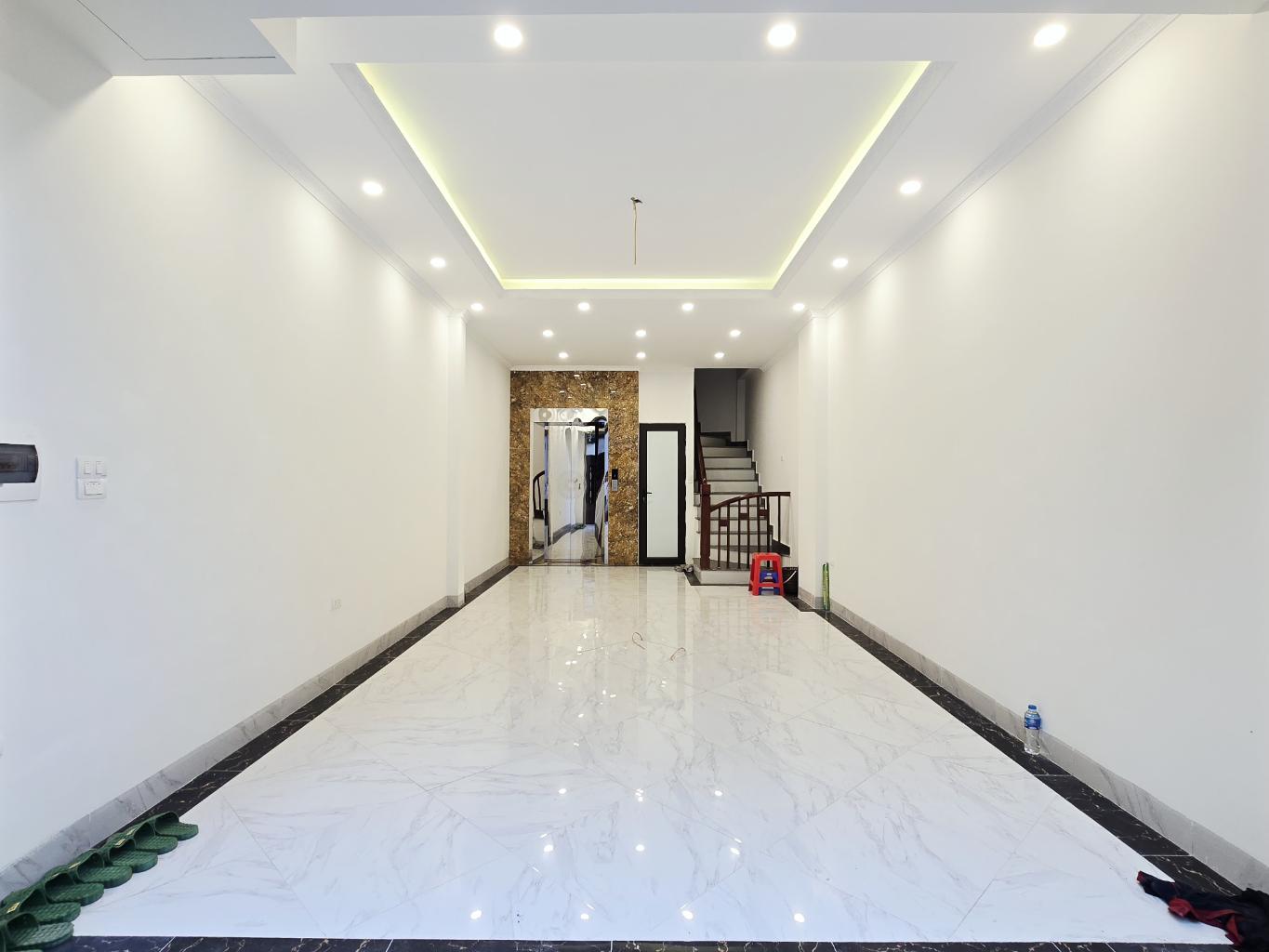NHÀ MỚI 6 TẦNG THANG MÁY – GARA Ô TÔ – VỊ TRÍ VÀNG KINH DOANH NHỎ – THẠCH BÀN, LONG BIÊN - Ảnh 1