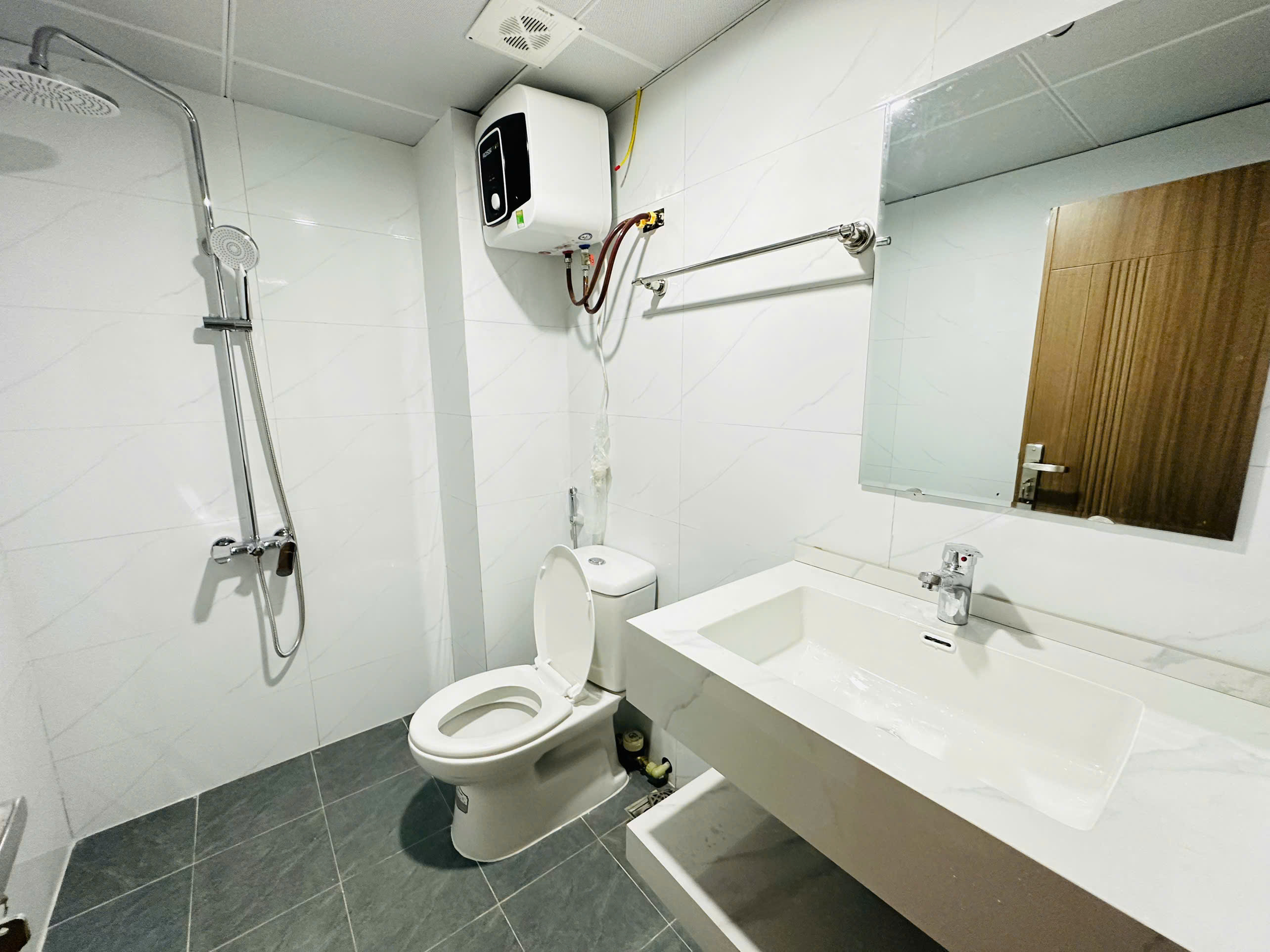(Cực Hiếm) Căn hộ 2 phòng ngủ cao cấp 40m2 mới khai trương tại Nguyên Hồng - Có máy giặt riêng - Ảnh 4