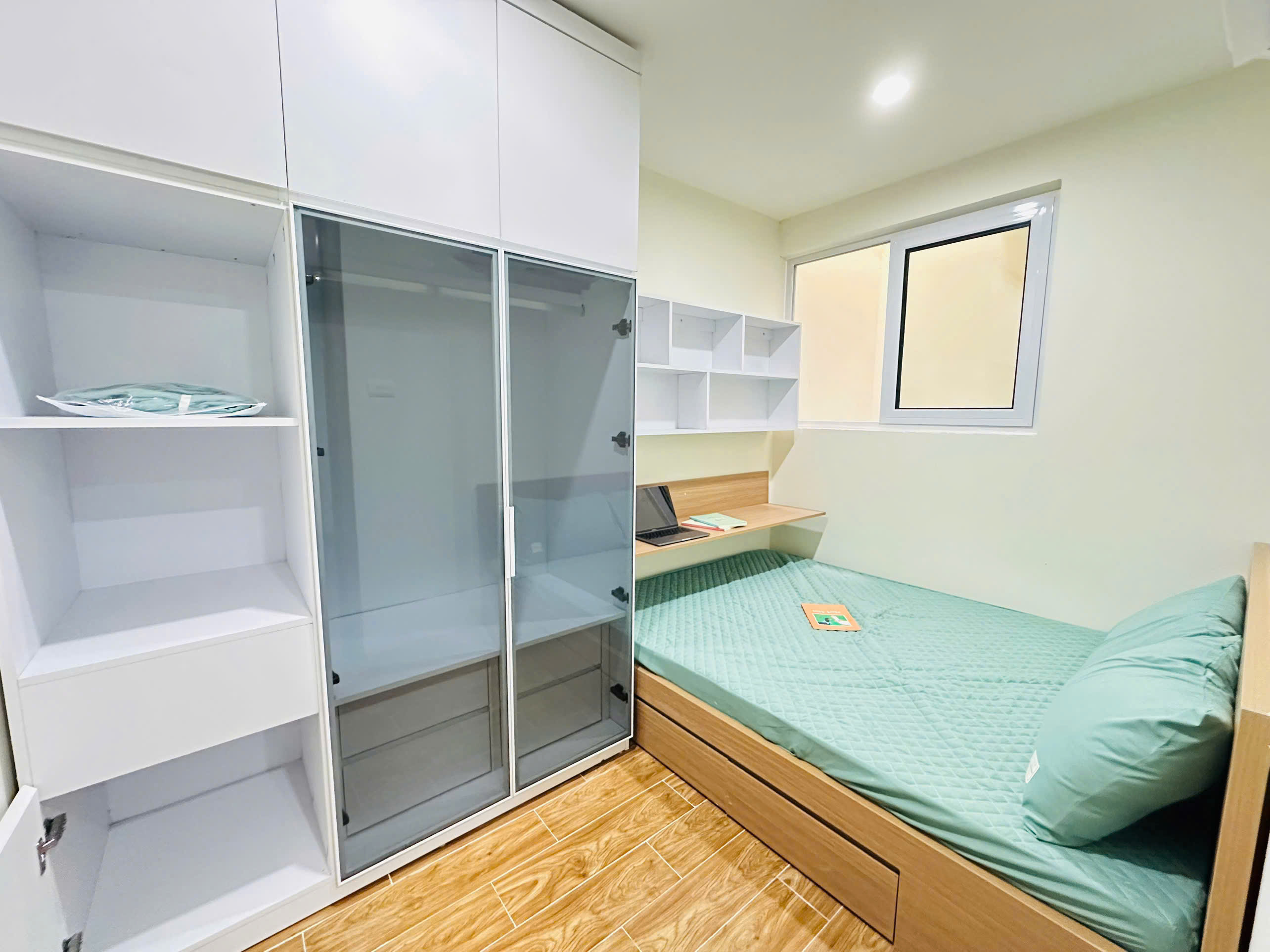 (Cực Hiếm) Căn hộ 2 phòng ngủ cao cấp 40m2 mới khai trương tại Nguyên Hồng - Có máy giặt riêng - Ảnh 3