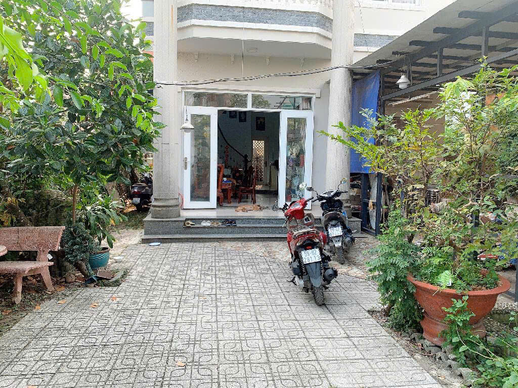 BÁN NHÀ SÂN VƯỜN HXH KHU BIỆT THỰ ĐƯỜNG VƯỜN LÀI APĐ QUẬN 12 CHỈ 9,3 TỶ- DT 215m2 (10x21,5)- 2 TẦNG - Ảnh 4