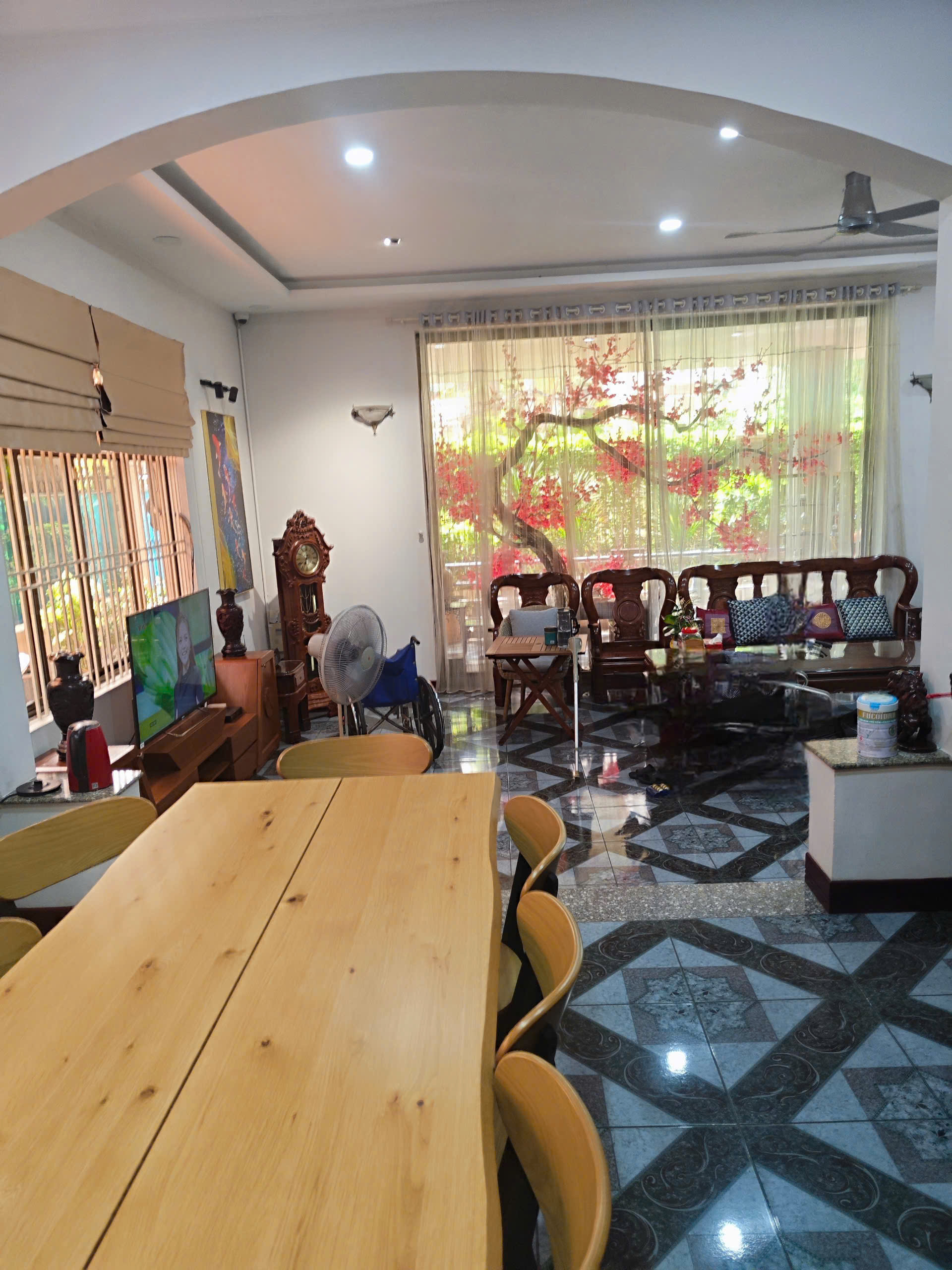 BÁN NHÀ PHỐ HẺM XE HƠI – DIỆN TÍCH LỚN – TRUNG TÂM THẢO ĐIỀN, TP. THỦ ĐỨC - Ảnh 3