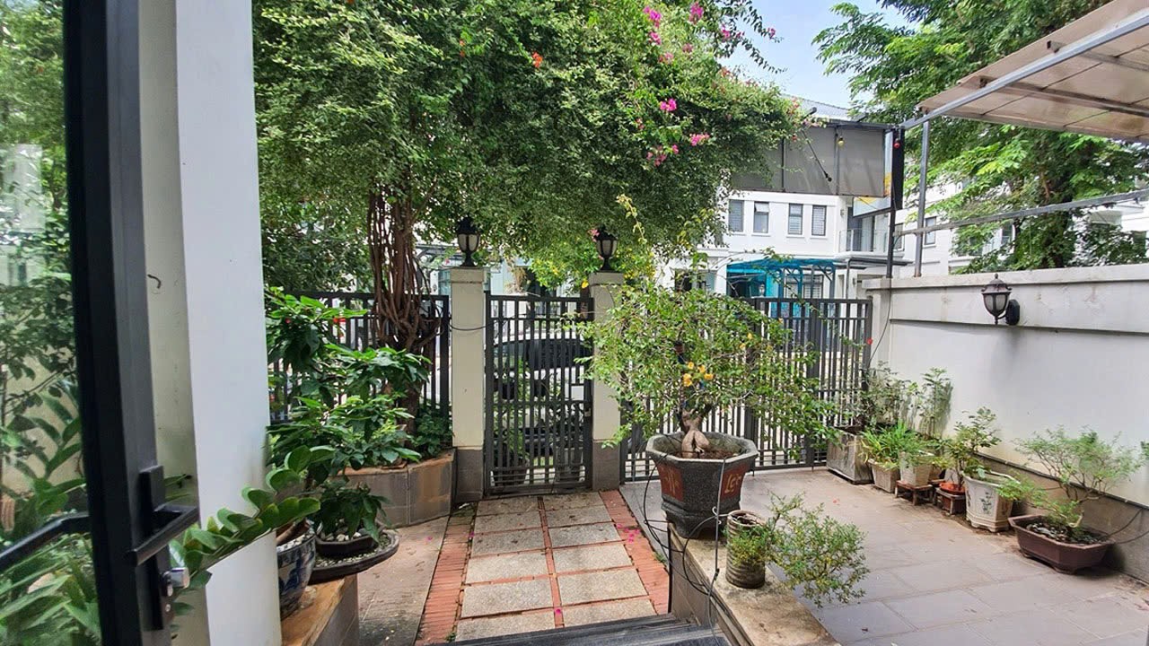 Nhà đẹp- giá tốt cần bán gấp NHÀ PHỐ SÂN VƯỜN CA0 CẤP LAKEVIEW CITY TIỆN NGHI Tại quận 2, TPHCM - Ảnh 3