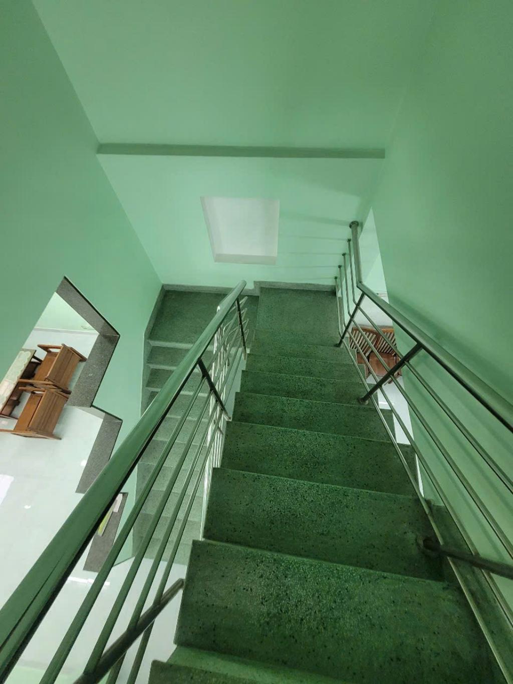 NHÀ B.ÁN - NGAY TRUNG TÂM GV - CHỈ 5 PHÚT RA SÂN BAY TSN - 58M² - 2 TẦNG HƠN 5 TỶ - Ảnh 3