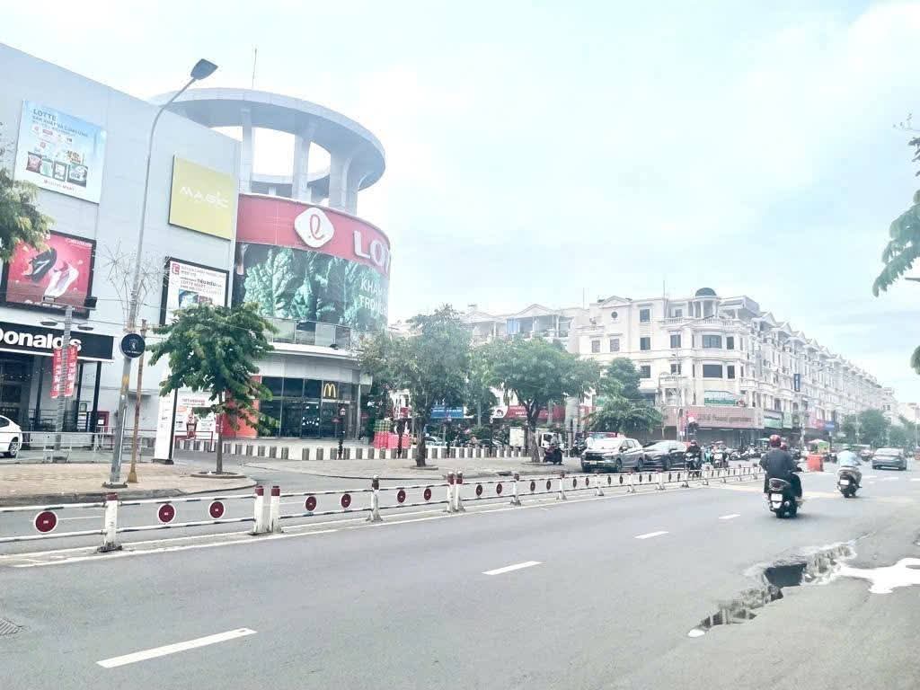 NHÀ B.ÁN - NGAY TRUNG TÂM GV - CHỈ 5 PHÚT RA SÂN BAY TSN - 58M² - 2 TẦNG HƠN 5 TỶ - Ảnh chính