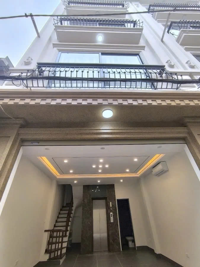 NHÀ MỚI FULL NỘI THẤT ĐẸP Ô TÔ NGỦ TRONG NHÀ  Phố Trạm-Long Biên 37m2 X 6 tầng 10 tỷ. - Ảnh chính