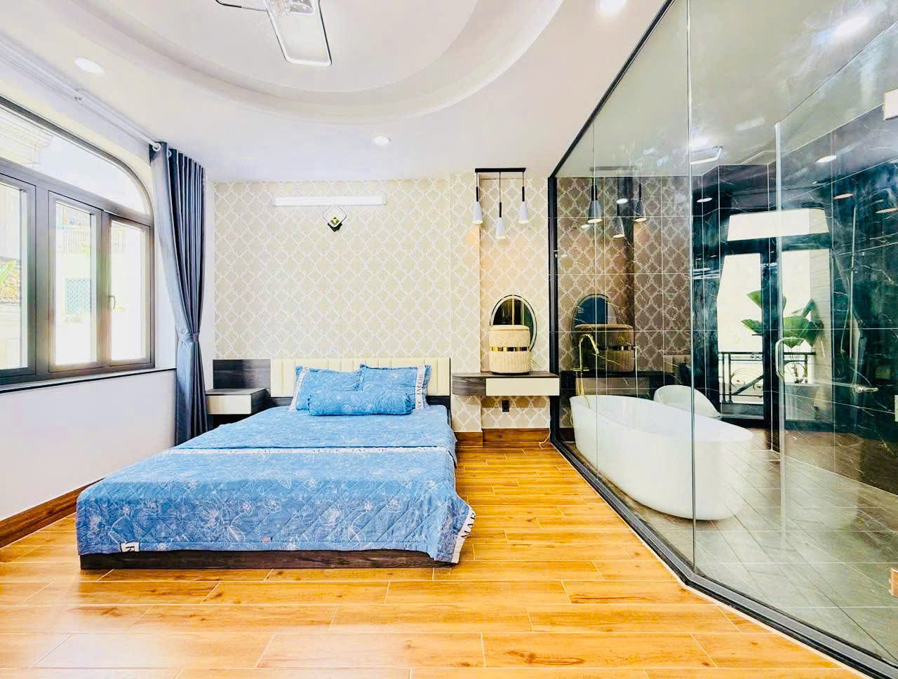 Bán nhà đẹp ngang 5m, ngay nhà ga T3, sát ngã ba Trường Chinh & Phạm Văn Bạch, chỉ 9 tỷ 980 thương - Ảnh 4