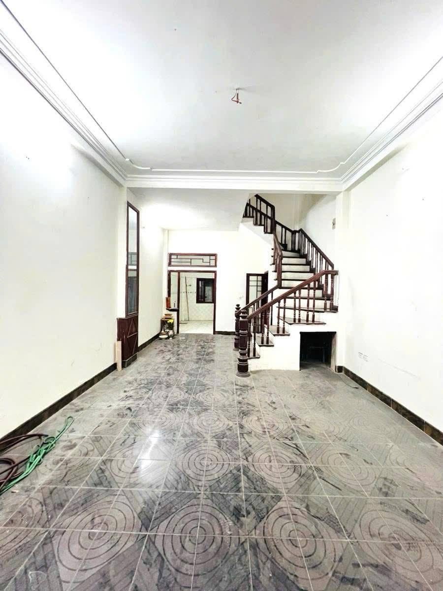 BÁN NHÀ PHÙNG CHÍ KIÊN CẦU GIẤY PHÂN LÔ QUÂN ĐỘI -KINH DOANH-Ô TÔ VÀO NHÀ 56M 17 TỶ - Ảnh 2