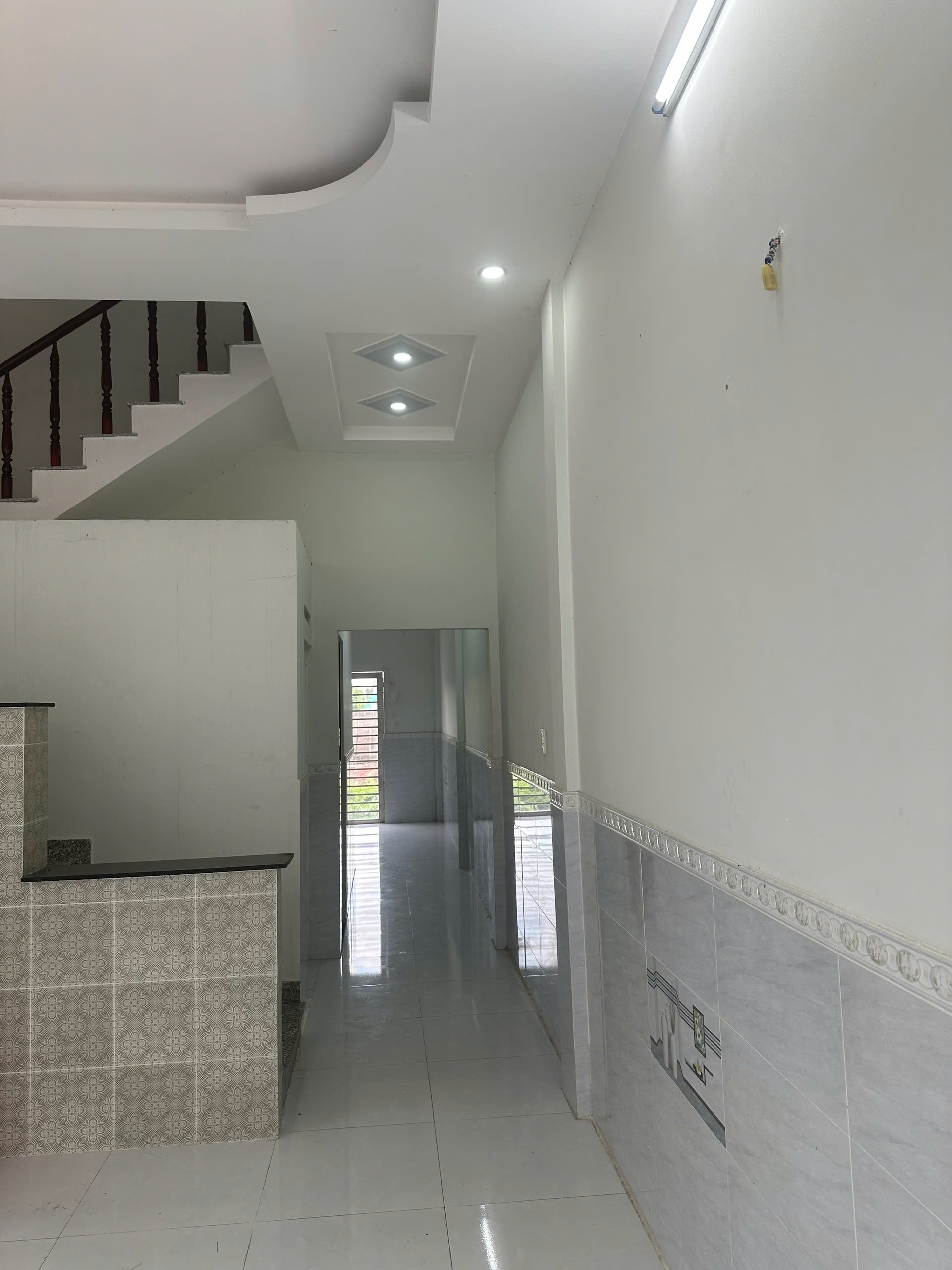 CHỦ CẦN BÁN NHÀ 1 TRỆT – 2 LẦU TẠI XÃ LONG TRẠCH – HUYỆN CẦN ĐƯỚC – LONG AN - Ảnh 2