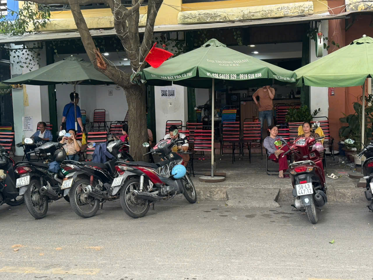 SANG QUÁN CAFE ĐANG HOẠT ĐỘNG TỐT - MẶT TIỀN ĐẸP QUẬN 8 - Ảnh chính