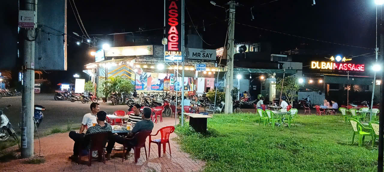 CẦN SANG NHƯỢNG QUÁN NHẬU - VỊ TRÍ ĐẸP - CÓ PHÒNG Ở - Ảnh 2