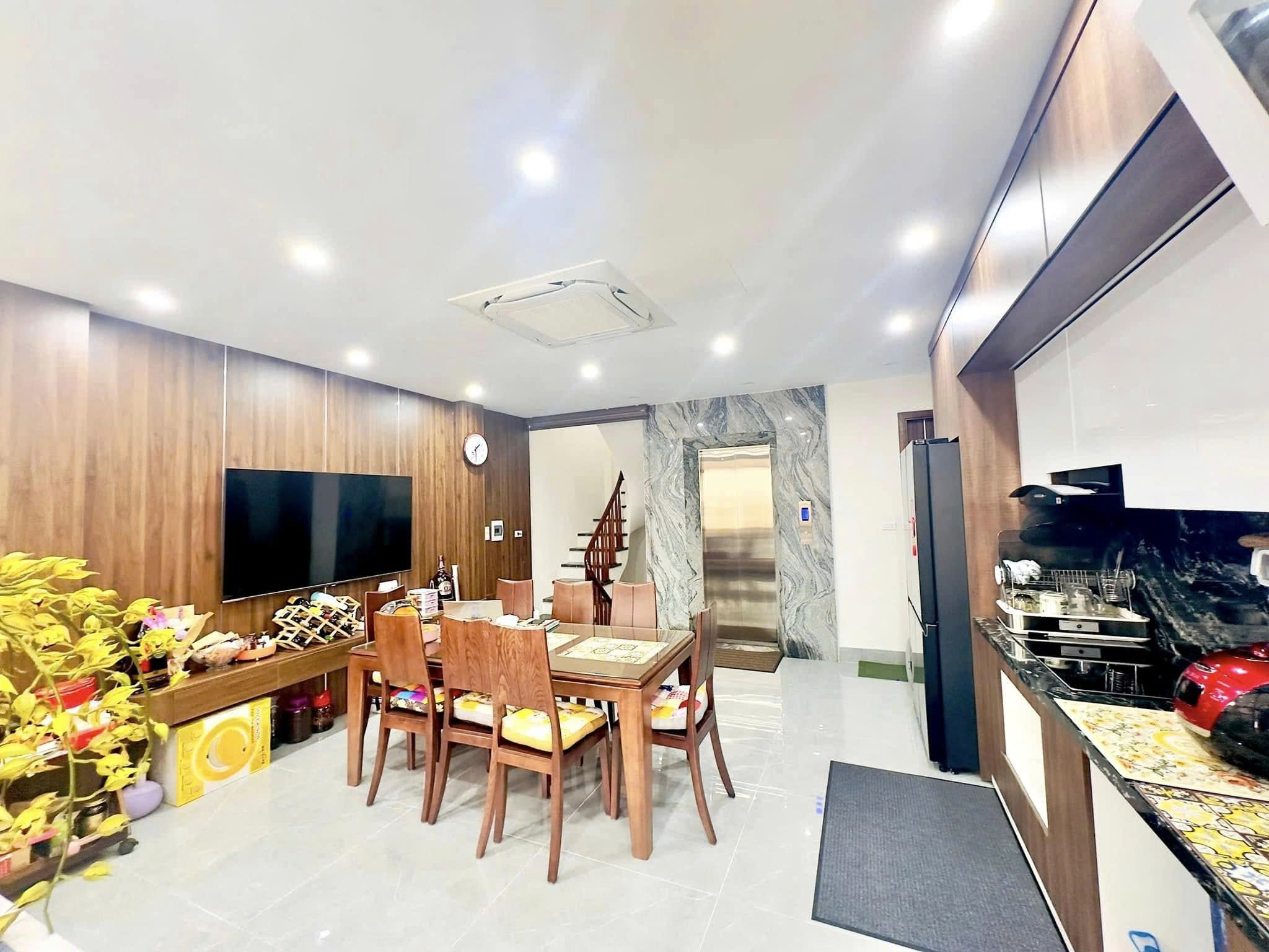 Bán nhà 6 tầng thang máy phố Thái Hà, Đống Đa 53m2 mặt tiền 5m Gara ô tô giá 21 tỷ - Ảnh 1