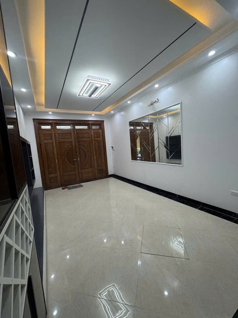 Nhà đẹp Tây hồ, ba bước ra chợ hoa Quảng Bá, hiếm trong khu vực - Ảnh chính