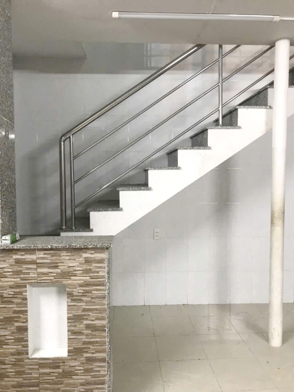 Nhà 3 tầng hẻm 165 đường Cống Quỳnh P.Nguyễn Cư Trinh Q1 - Ảnh chính