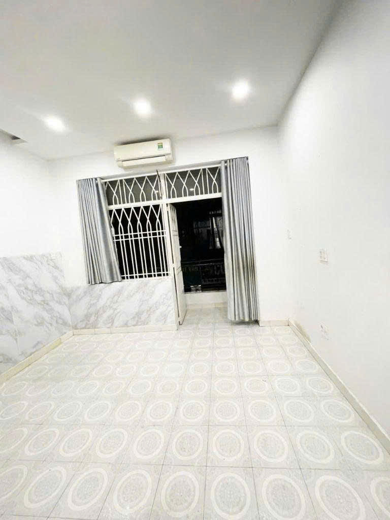Nhà 4 tầng Khu VIP Dương Bá Trạc P1 Q8 - Ảnh 3