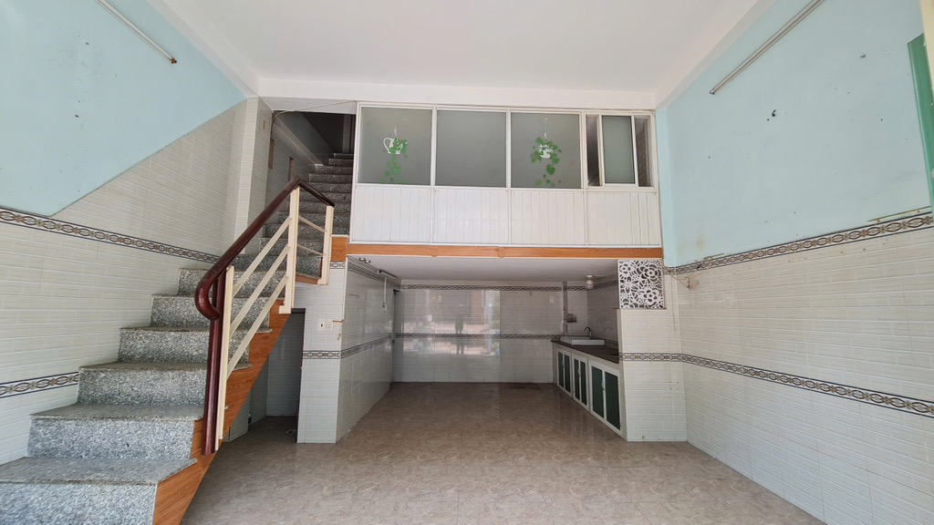 Bán nhà mặt tiền bến Bình Đông ngang 5m chỉ 10 tỷ - Ảnh 1