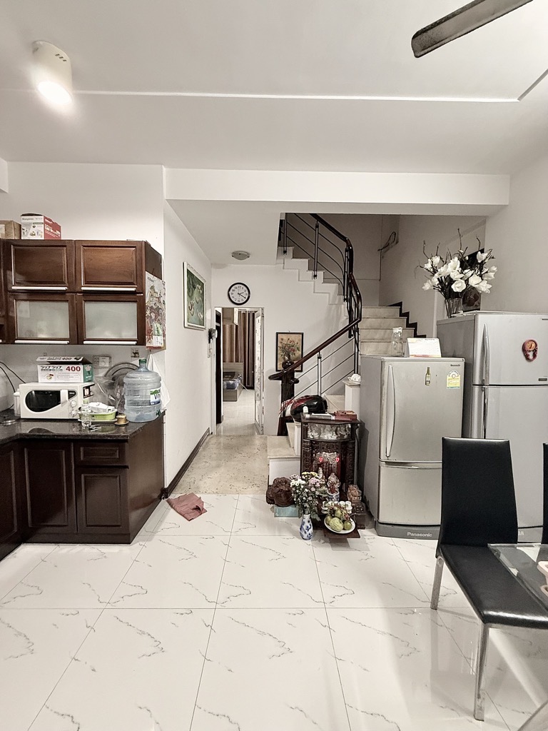 Kiến trúc Gothic giữa lòng Phường 2 Tân Bình - 75m2, 4 tầng, Riêng một góc trời Sân Bay. - Ảnh 1