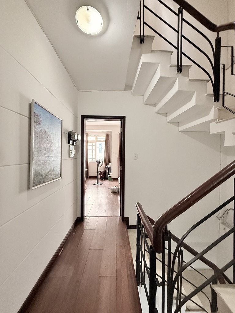 Kiến trúc Gothic giữa lòng Phường 2 Tân Bình - 75m2, 4 tầng, Riêng một góc trời Sân Bay. - Ảnh 4