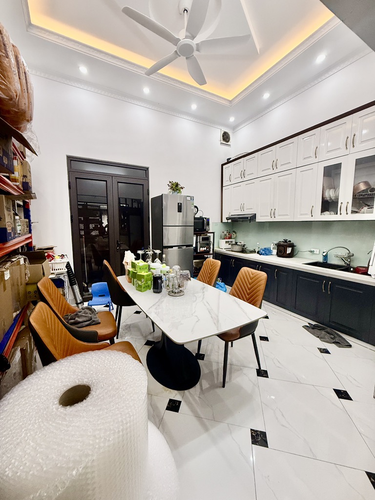 Bán nhà phố Thanh Nhàn, ngõ thông ra Hồng Mai, hàng xóm thân thiện chủ nhiệt bán 62m2 giá 10.5 tỷ - Ảnh 1