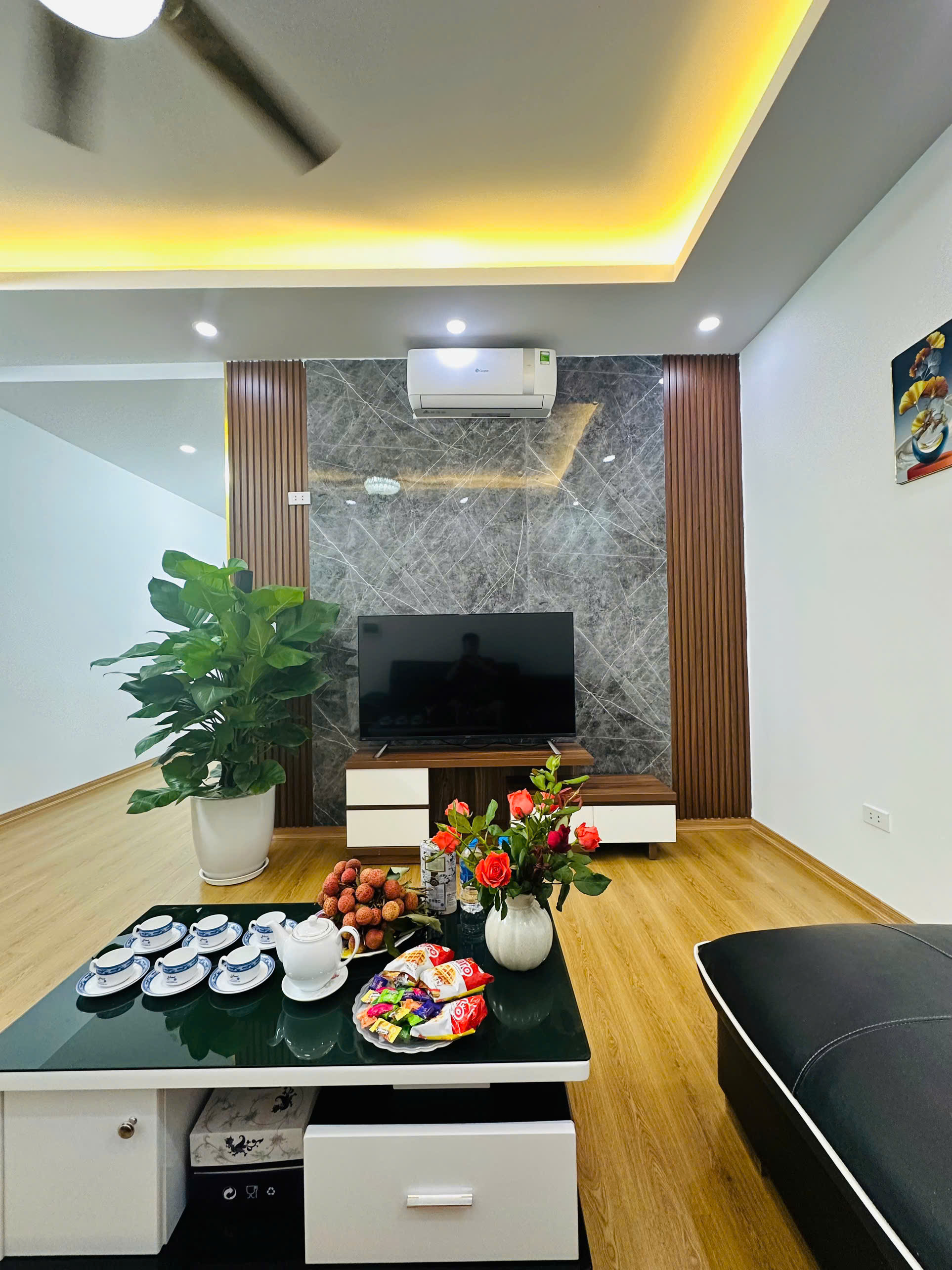 Căn hộ chung cư Kim Văn Kim Lũ, Đại Kim, Hoàng Mai 65m2, 2 ngủ, giá 3 tỷ nhỏ - Ảnh 1