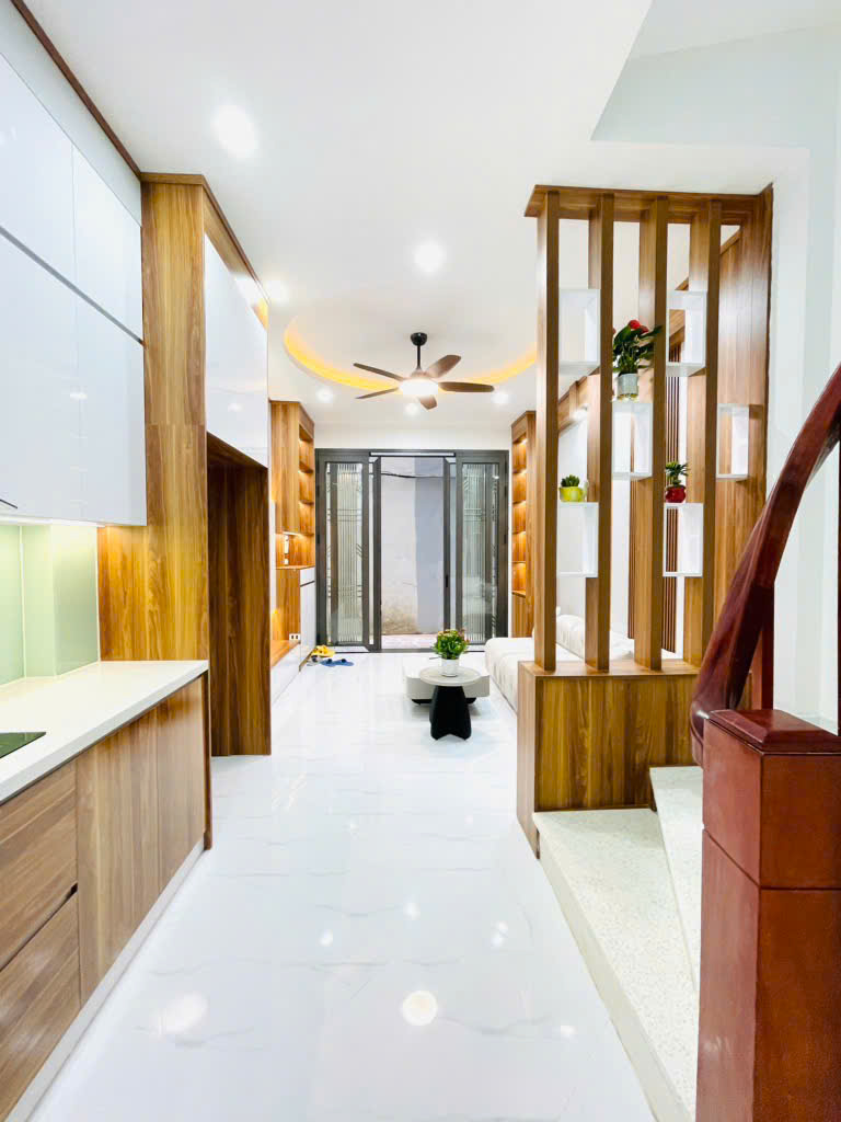 Bán nhà riêng tại Bằng B, Hoàng Liệt, Hoàng Mai, ô tô đỗ cổng, 32m2 5 tầng 6.x tỷ - Ảnh 1