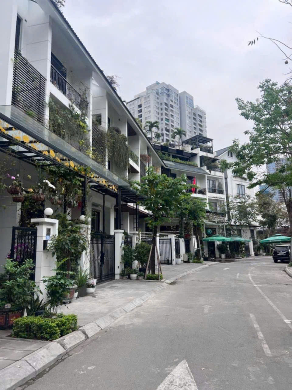 Bán biệt thự khu VIP phường Trung Hòa, Cầu Giấy 161m2 5 tầng, MT 7.7m, 53 tỷ - Ảnh chính