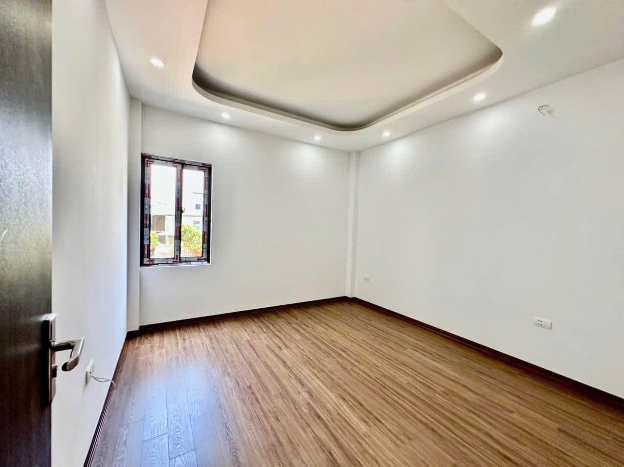 NHỈNH 7 TỶ _ NHÀ PHỐ LÊ QUANG ĐẠO, 47M2 X 5 TẦNG, GẦN PHỐ - Ô TÔ ĐỖ CỬA – NHÀ ĐẸP Ở LUÔN - Ảnh 2