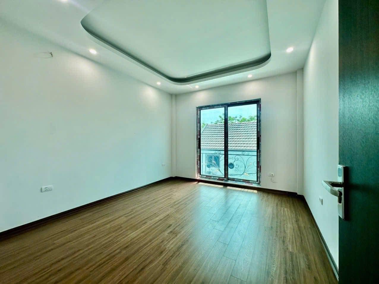 NHỈNH 7 TỶ _ NHÀ PHỐ LÊ QUANG ĐẠO, 47M2 X 5 TẦNG, GẦN PHỐ - Ô TÔ ĐỖ CỬA – NHÀ ĐẸP Ở LUÔN - Ảnh 1