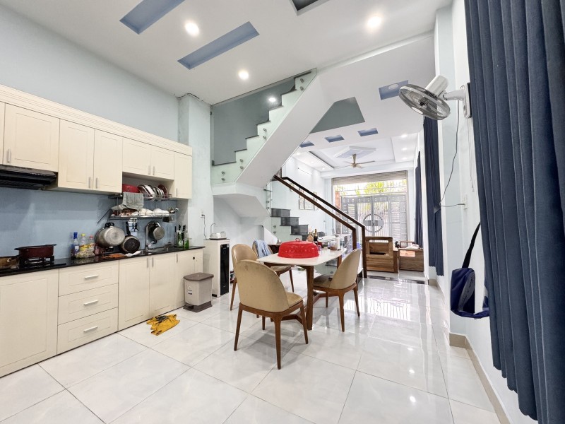 Bán nhà 3 tầng, 81m², 4PN, 4WC, Linh Đông, Thủ Đức - 7.6 tỷ - Ảnh 1