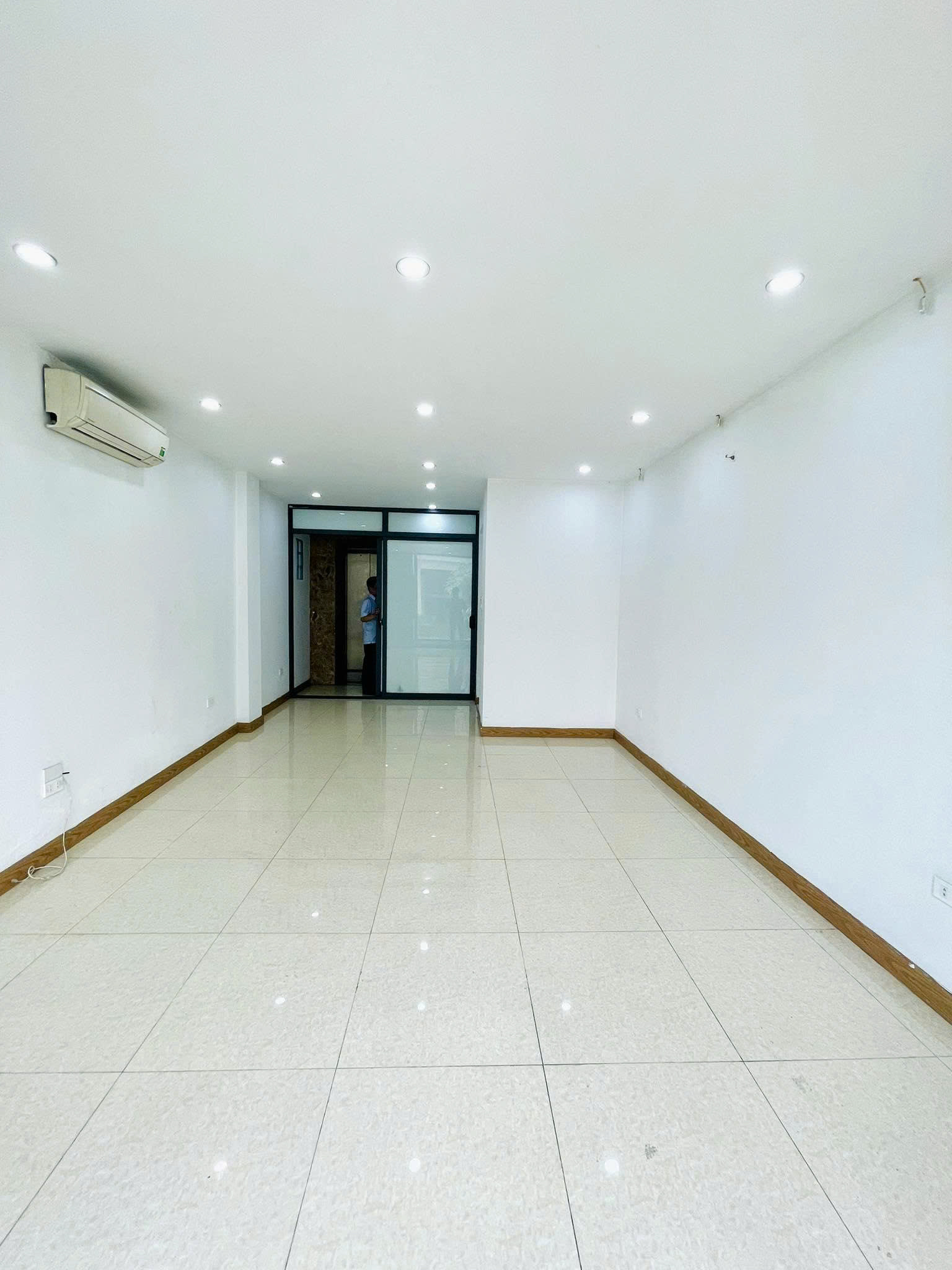 Bán nhà Nghi Tàm mặt phố 40m 7 tầng thang máy, ô tô đỗ cửa, giá 19 tỷ – kinh doanh, cho thuê cực tốt - Ảnh 5