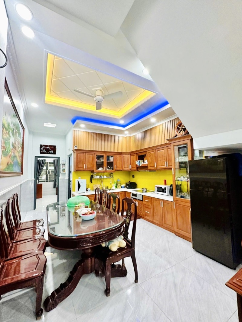 Bán nhà ĐẸP 3 Tầng Đông Hòa,SHR đường nhựa 13m,gần trường Đông Hòa - Ảnh 1