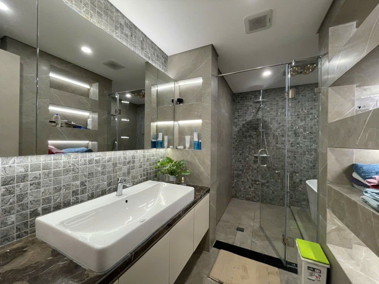 Cần bán gấp căn hộ chung cư cao cấp Watermark 395 Lạc Long Quân, 157m2, 3 ngủ, view trọn Hồ Tây, 22 - Ảnh chính