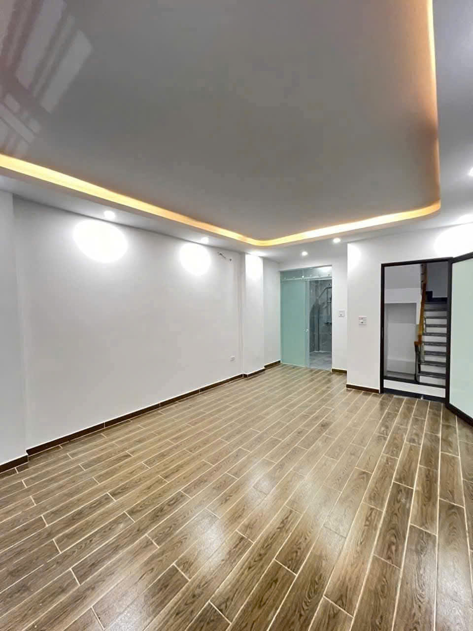 Bán Nhà Mới Xây Độc Lập Hải Phòng – Sân Cổng Rộng, Gần Đường Lê Lợi – Giá Chỉ 3 Tỷ 690 Triệu - Ảnh 2