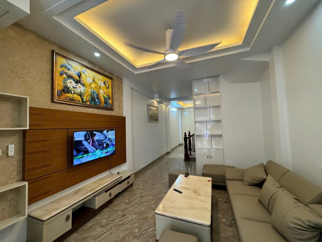 🏡🏡 BÁN NHÀ NGỌC THỤY - LONG BIÊN<br>💥 4 PHÒNG NGỦ - ĐỦ CÔNG NĂNG - SỔ NỞ HẬU TÀI LỘC<br><br>📐 Diện - Ảnh chính