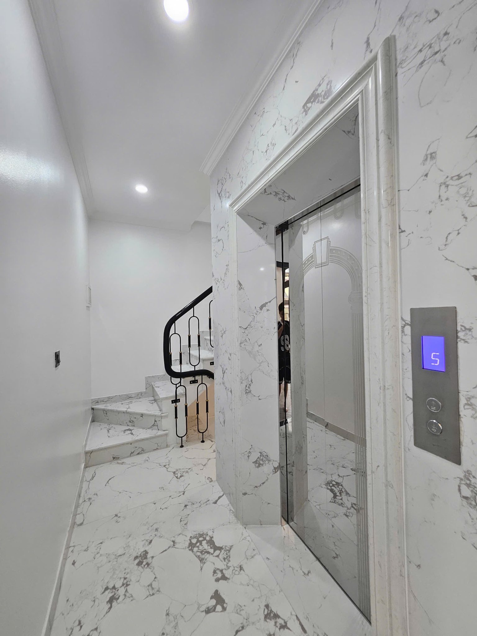 Bán Nhà Phố Hoàng Như Tiếp 50m2 6T, Mặt Tiền Quyền Lực, Lô Góc, Full Nội Thất - 12.X Tỷ - Ảnh 4