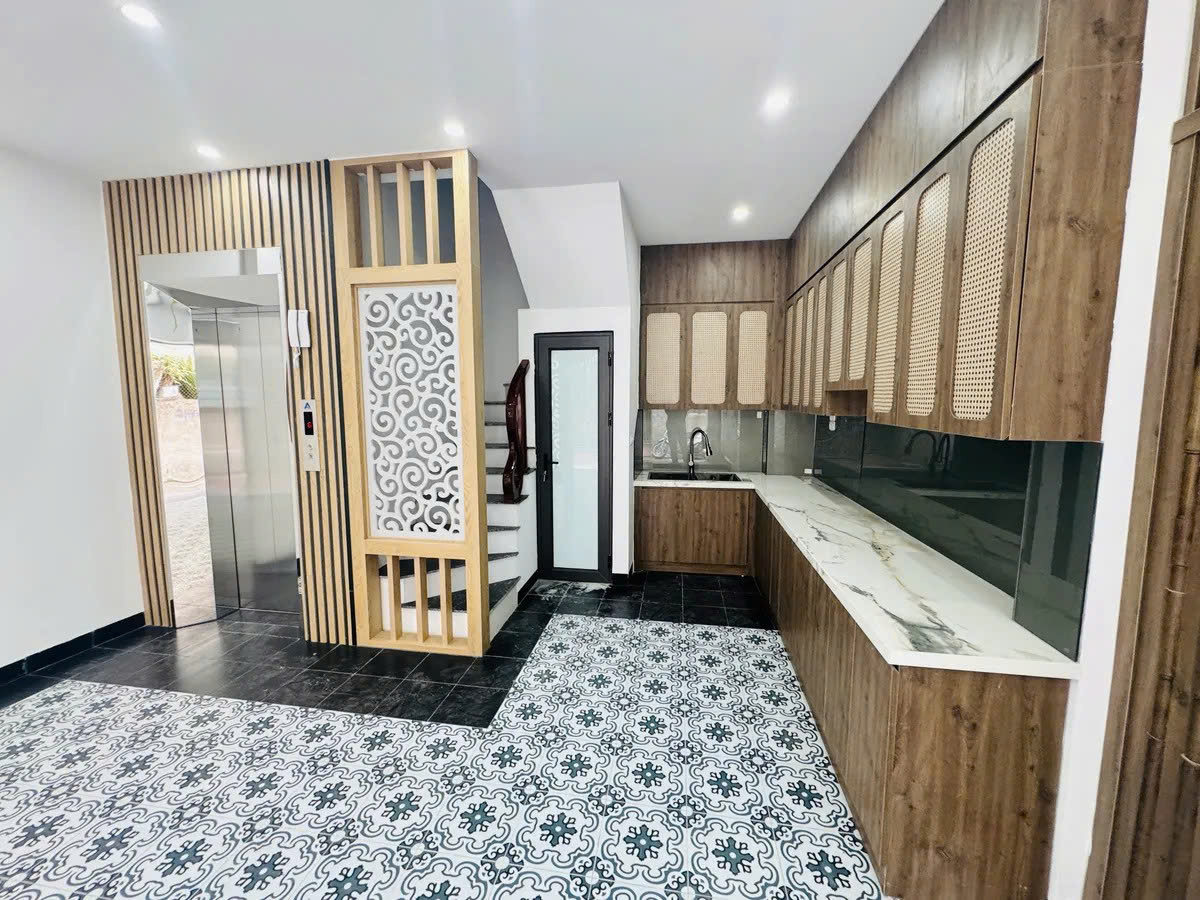 NHÀ MÓI ĐẸP Ô TÔ VÀO NHÀ GIÁ ĐẦU TƯ Trường Lâm 40m2  6 Tầng 8.9 tỷ Long Biên. - Ảnh 1