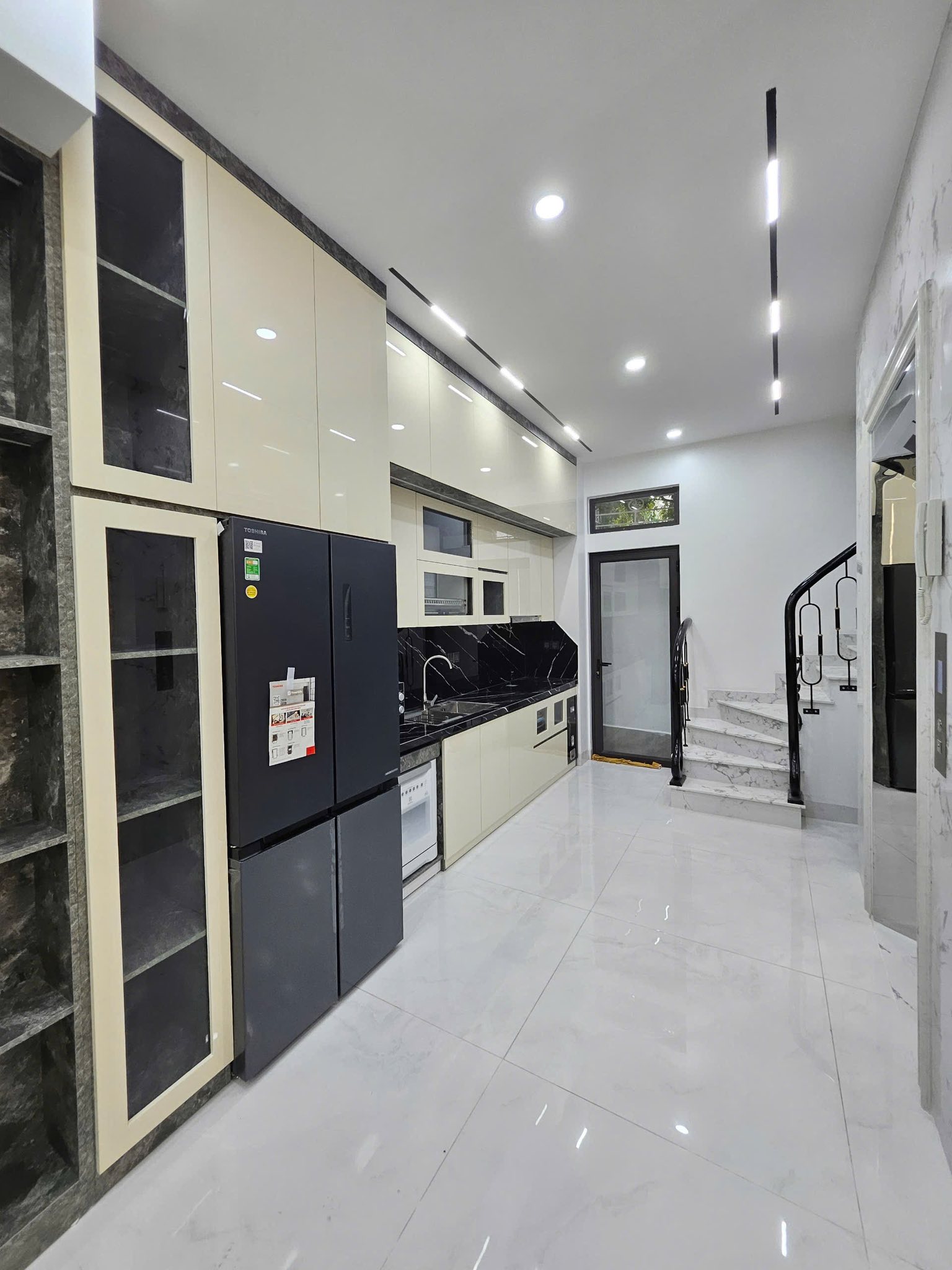Bán Nhà Phố Nguyễn Văn Cừ 50m2 6T, Mặt Tiền Quyền Lực, Lô Góc, Full Nội Thất - 12.X Tỷ - Ảnh 2