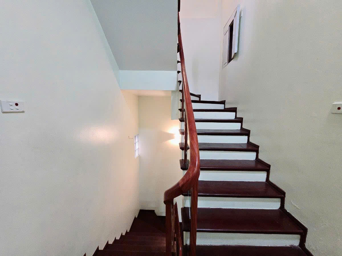 🏠 BÁN NHÀ DÂN XÂY FULL NỘI THẤT – TT CẦU GIẤY – VỊ TRÍ ĐẸP – GIÁ TỐT 65M2*4T - Ảnh 1