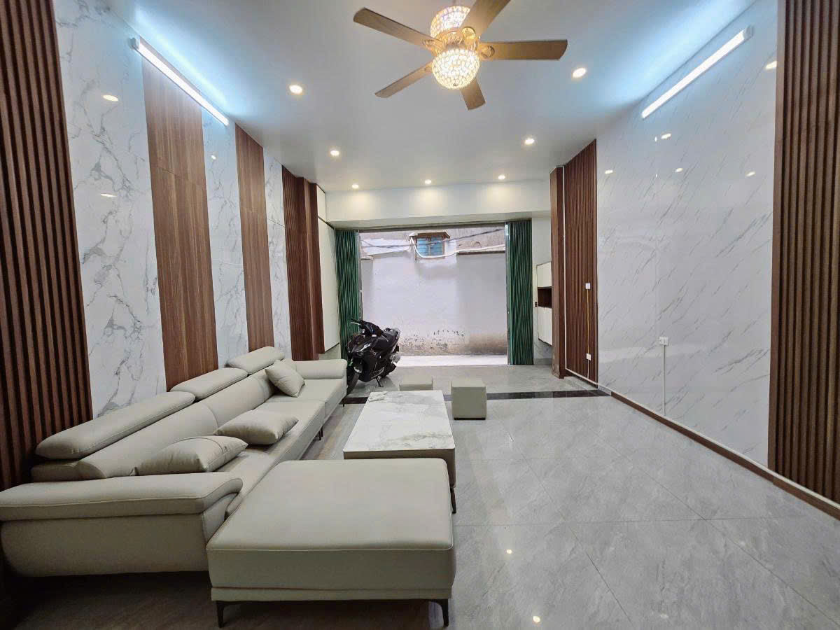 🏠 BÁN NHÀ DÂN XÂY FULL NỘI THẤT – TT CẦU GIẤY – VỊ TRÍ ĐẸP – GIÁ TỐT 65M2*4T - Ảnh 2
