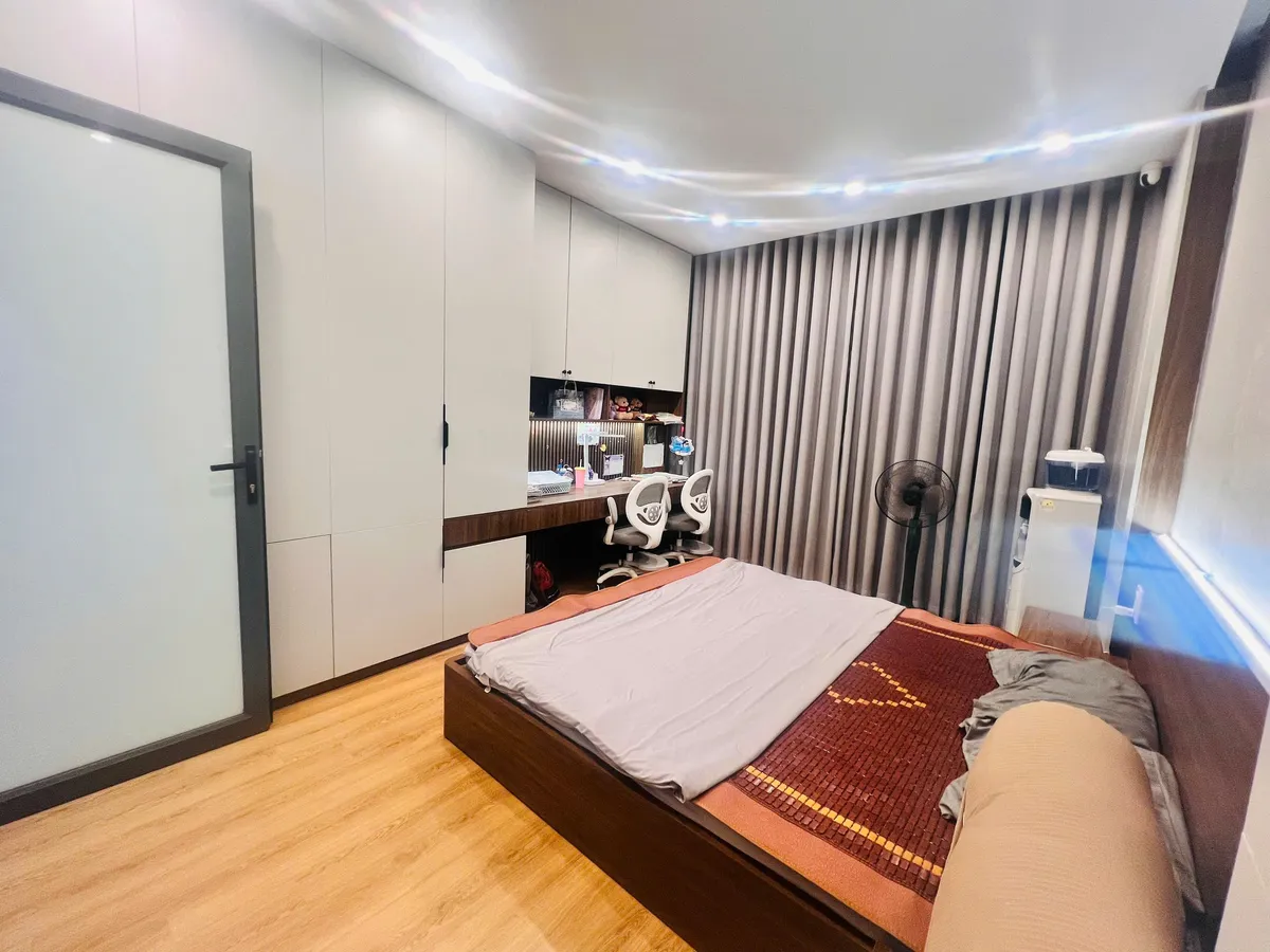 3 BƯỚC CHÂN RA PHỐ NHƯ ĐẠI LỘ - Ảnh chính