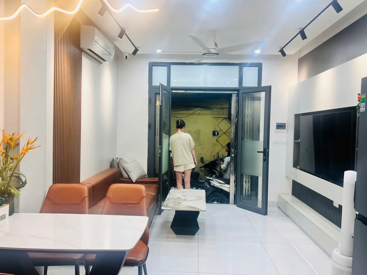 3 BƯỚC CHÂN RA PHỐ NHƯ ĐẠI LỘ - Ảnh 4