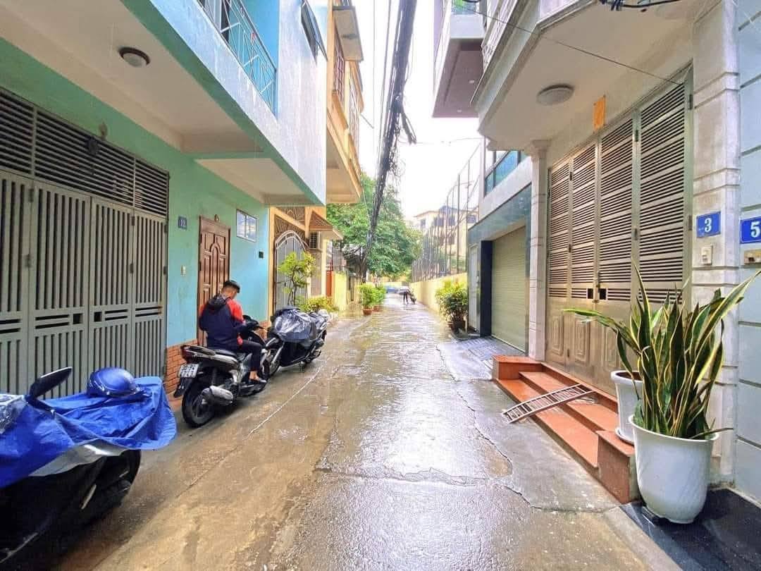 Bán nhà đường Cầu Giấy 5.7 tỷ 24m2 ô tô đỗ cổng 5 tầng 3 ngủ hiếm quận Cầu Giấy - Ảnh 3