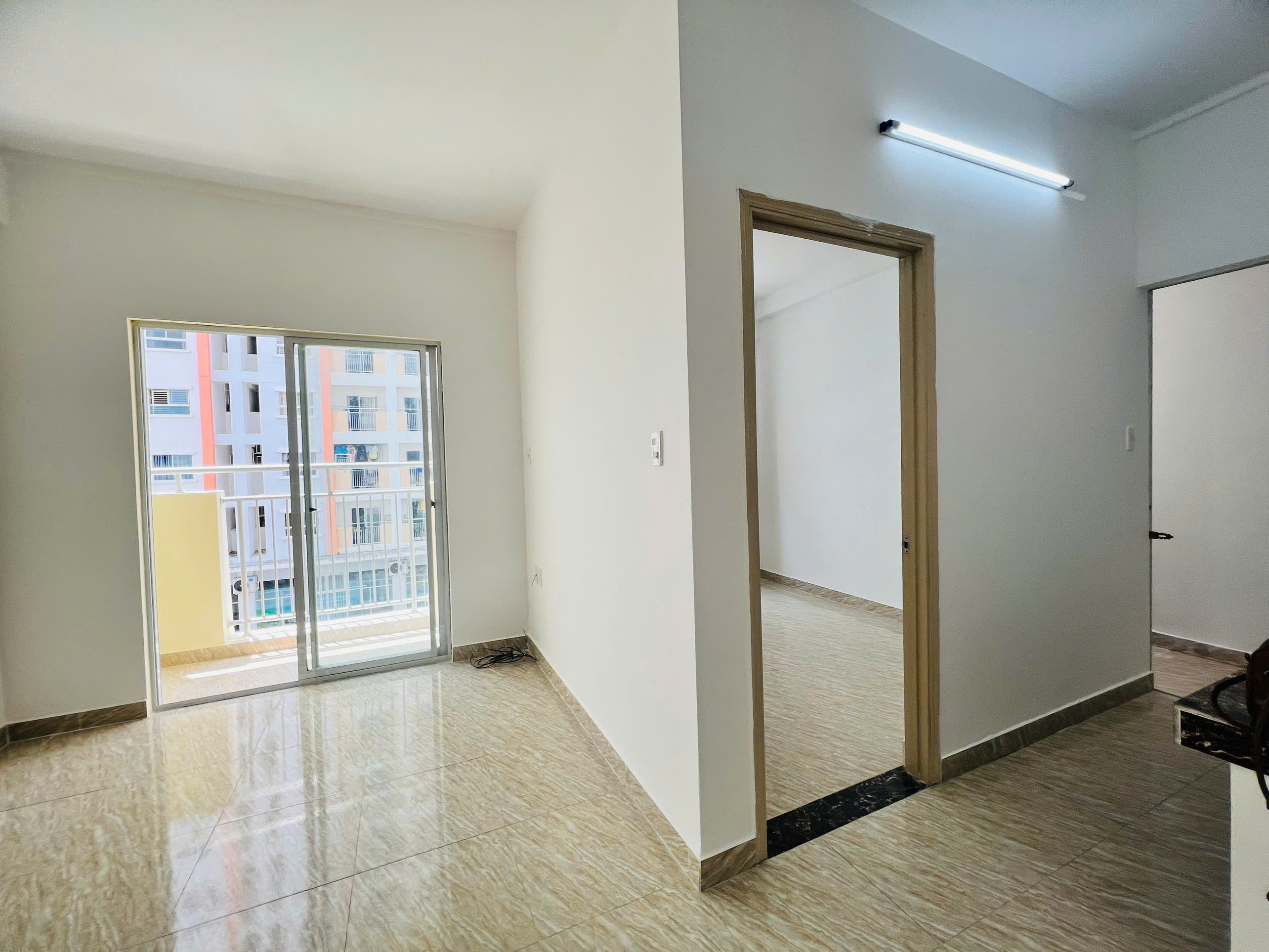 Chính chủ cần bán chung cư Hoàng Quân <br>❌ Giá tốt sẵn sổ hồng  lâu dài ❌<br>- Diện tích sd 55m, view hồ - Ảnh chính