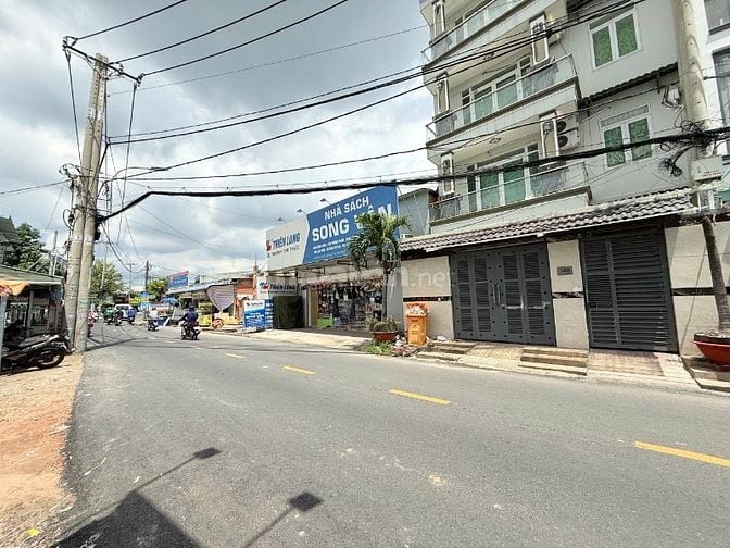Bán nhà mặt tiền, đường 24m, sát Bình Thạnh, DT 9,5x12,5, Quận 12, giá 10,6 tỷ - Ảnh chính