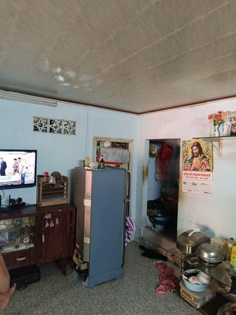 Bán nhà hẻm 4m Trần Bình Trọng - gần Hùng Vương, Hồ Thị kỷ, 8x10m, 2 Tầng cũ, 9,9 tỷ. - Ảnh 1