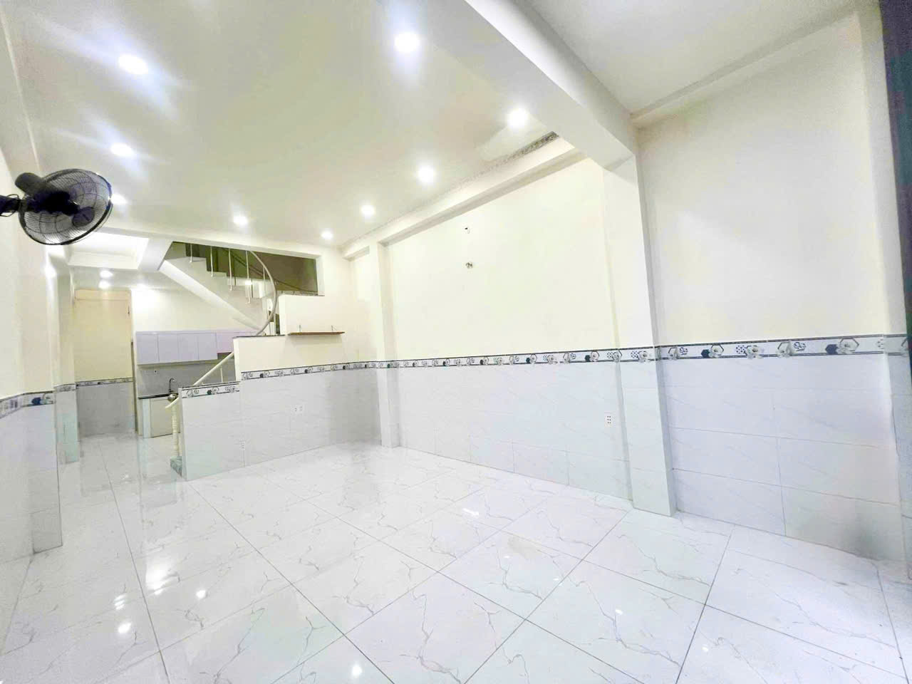 Bán nhà Q10, thông CMT8, oto trong nhà, 44M2, cao 2 tầng 2 phòng: Nhỉnh 6 Tỷ. - Ảnh 3