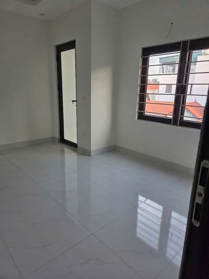 BÁN NHÀ RIÊNG Bát Khối 35m2,X 5 tầng mặt tiền 6m, 5.4 tỷ Long Biên. - Ảnh 1