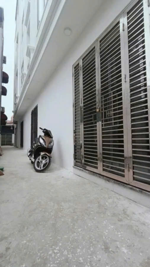 BÁN NHÀ RIÊNG Bát Khối 35m2,X 5 tầng mặt tiền 6m, 5.4 tỷ Long Biên. - Ảnh chính