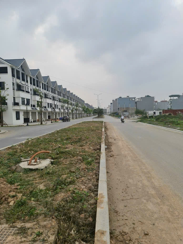 110m2 DỊCH VỤ THĂNG LONG 9, LAI XÁ, MẶT ĐƯỜNG 30m, VIEW KĐT HINODE, MẢNH ĐẤT ĐẸP XÂY TOÀ NHÀ 7 TẦNG - Ảnh 2